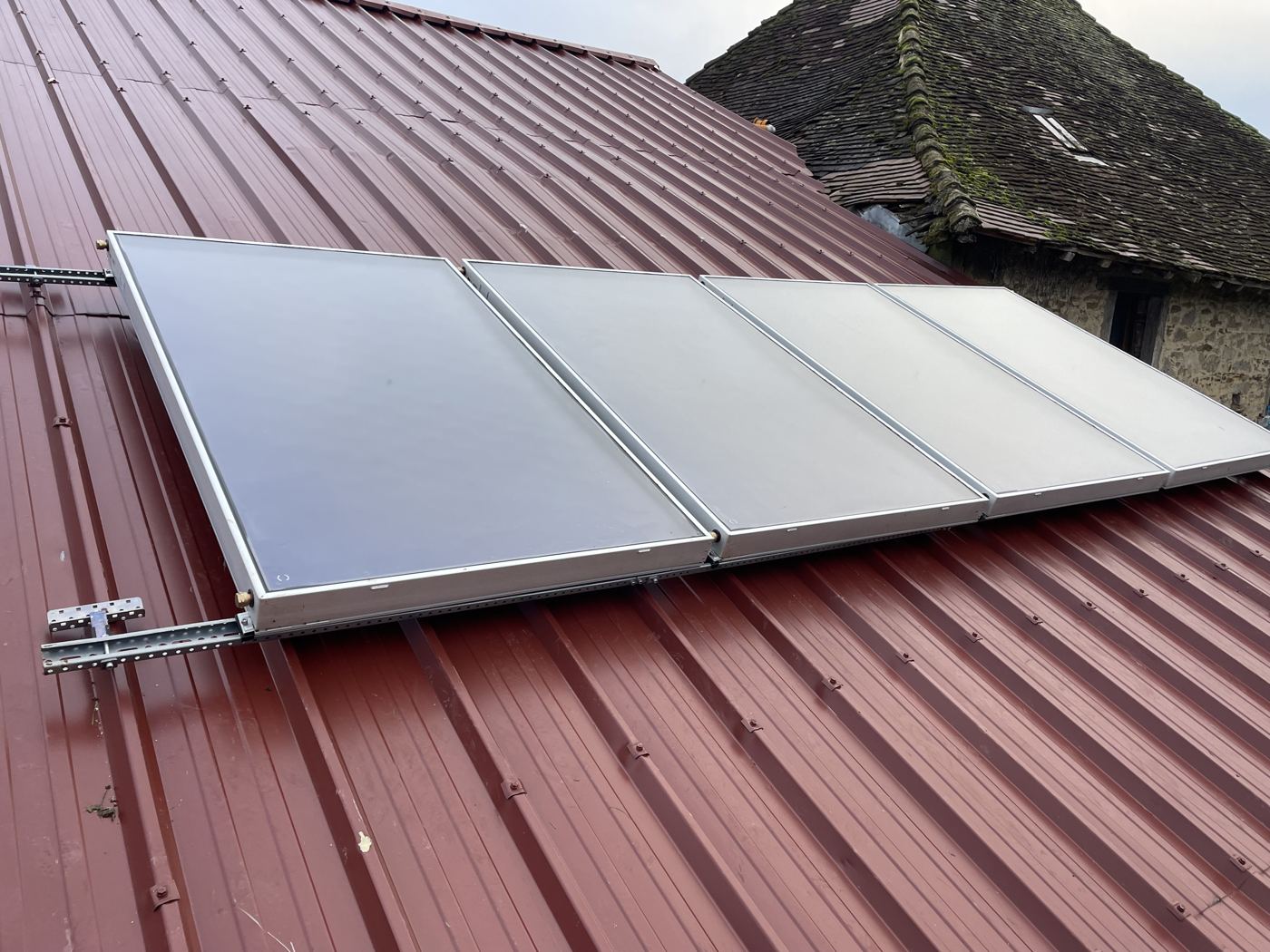 Capteurs solaires thermiques sur bac acier